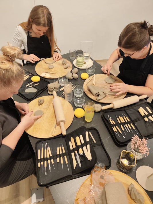 Betriebsausflug in Salzburg: Kreatives Teambuilding mit Keramik, Acryl und Self Love