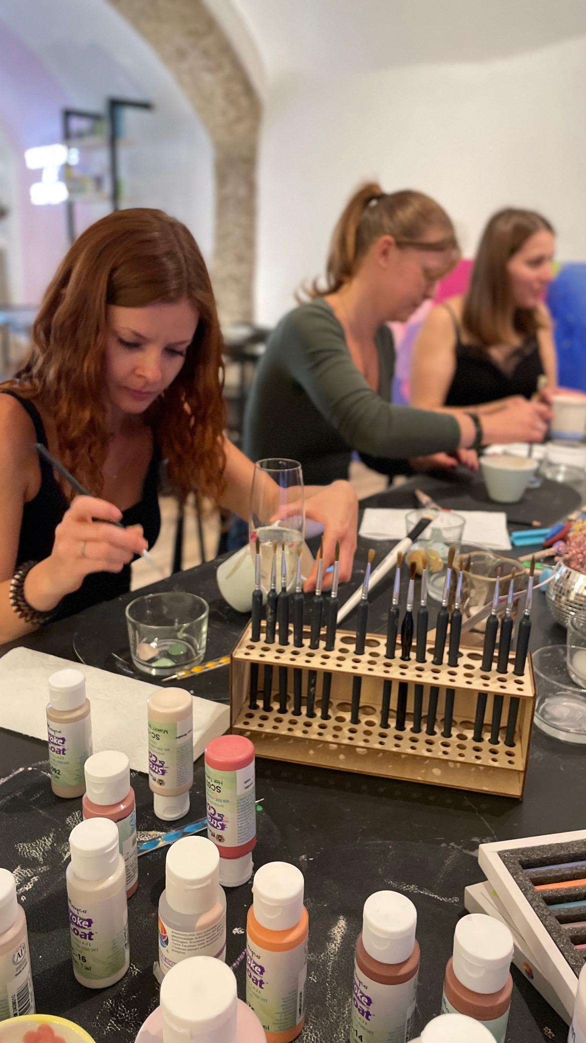 Keramikmalerei: Paint Your Own Pottery