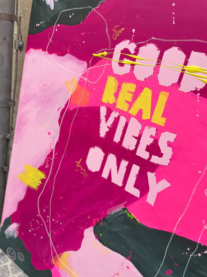Real Vibes Only: Mixed Media Kunstwerk von Julia Wenderoth (114 x 145 cm)